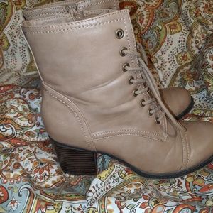 High heeled Zip up boots